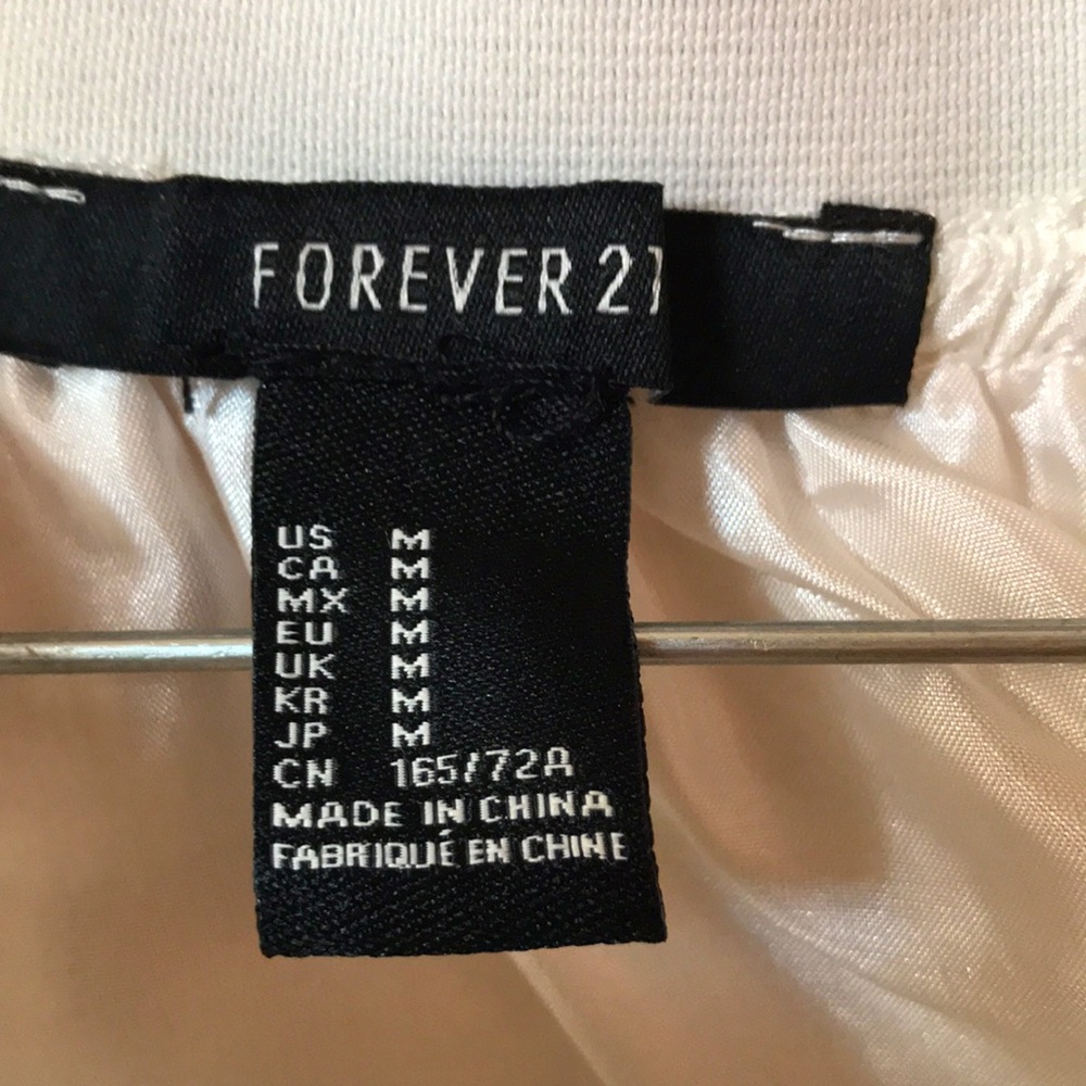 Forever 21 FULL circle ivory skirt. Women’s M. Brocade detail on top, w/ liner. - Picture 5 of 6